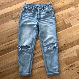 Mom Jean high rise button fly in light wash